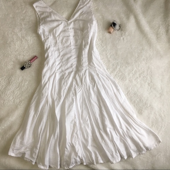 🆕{BGN Studio} White Linen dress + metallic detail - Picture 3 of 8